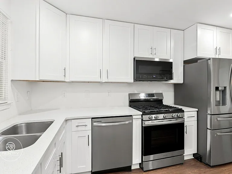 3700 Driftwood Dr #3702 — Photo 4