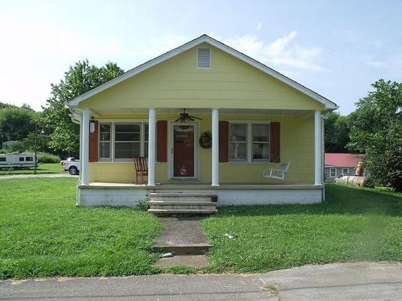3rd image of 305 Hill St