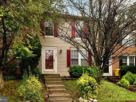 2nd image of 963 Chestnut Manor Ct