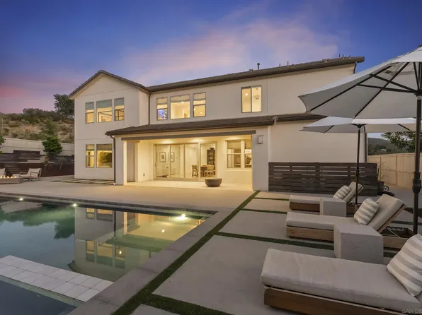 2984 Hayloft Pl, Escondido, CA 92029