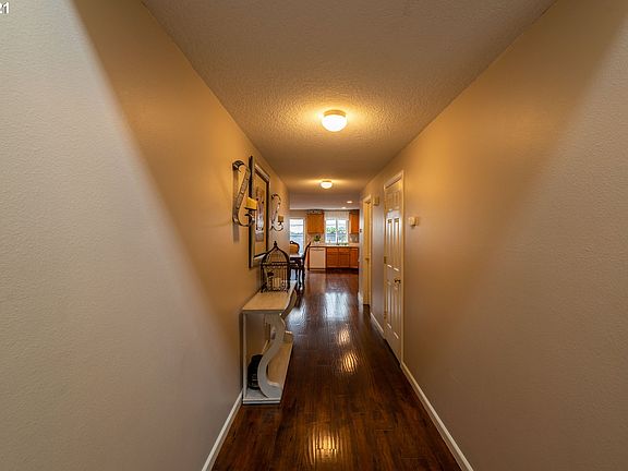 4th image of 13714 NE 65th St
