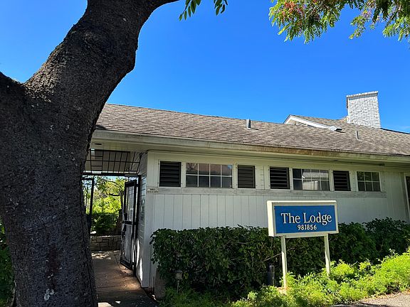 THE LODGE CLUB HOUSE WITH POOL, JACUZZI, AND GATHERING FACILITY FOR PARTIES.