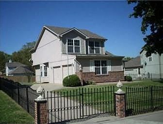 1st image of 726 Ewing Ave