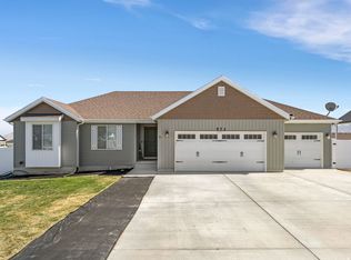 573 S Maxwell Dr W, Grantsville, UT 84029