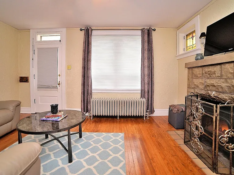 1419 Yale Ave — Photo 3