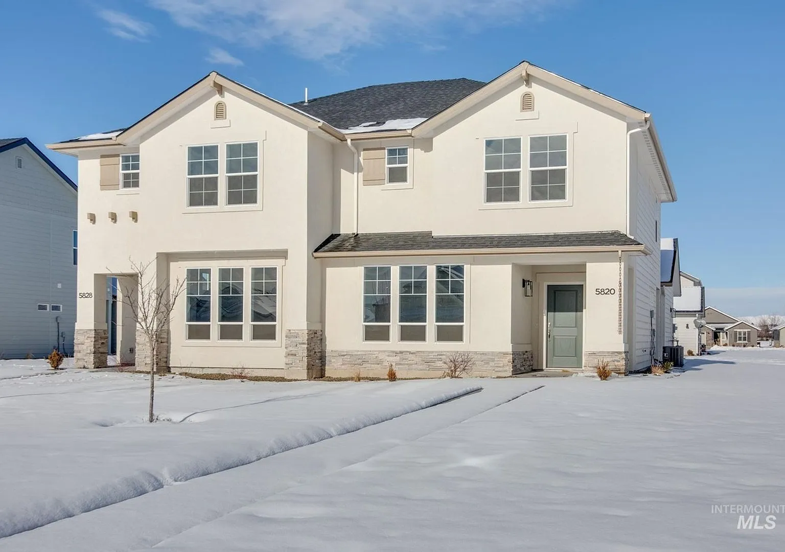 Beautiful 3-Bedroom, 3-Bath Townhome with 2-Car Garage — Photo 2