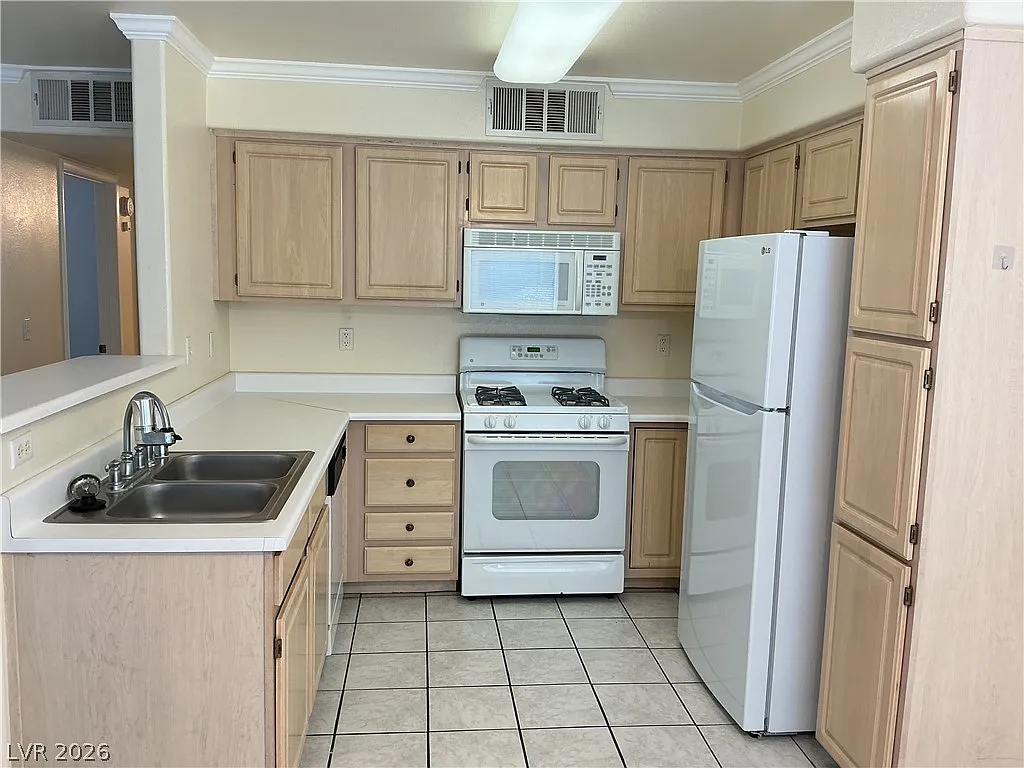 2 bed, 2.0 bath, 1029 sqft, $1,195 — Photo 4