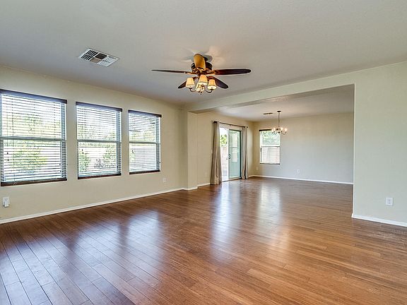 5th image of 4624 W Lindenthal Ln