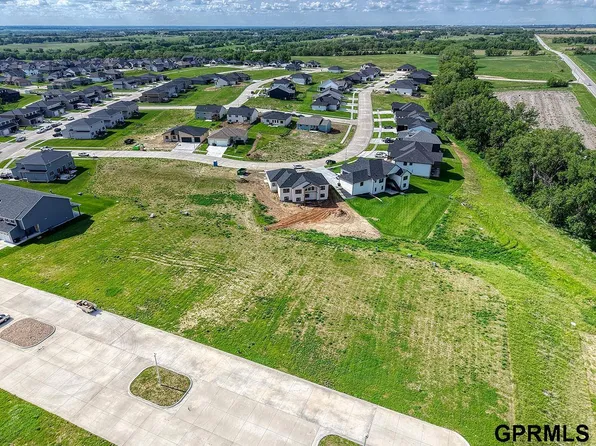 1952 Titan Pl, Hickman, NE 68372