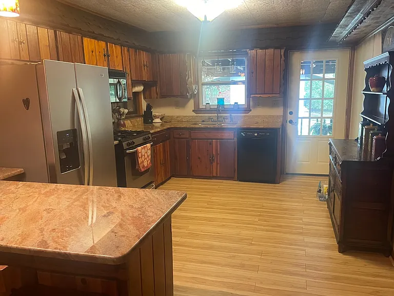 5650 Sandview Dr — Photo 3