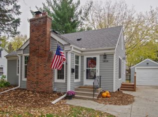 1824 Simpson St, Falcon Heights, MN 55113