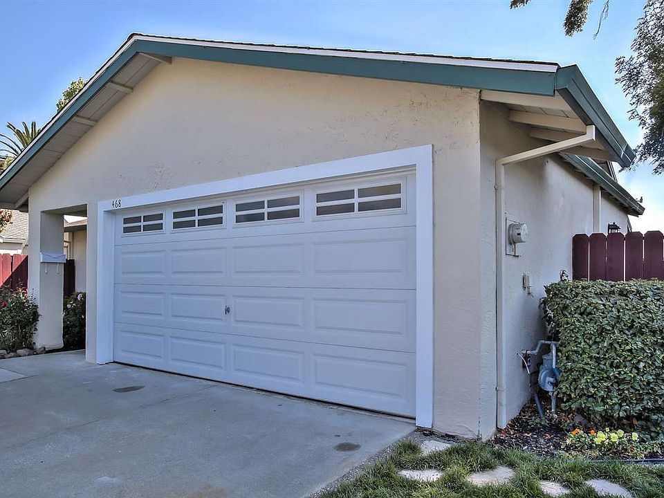 2nd image of 468 Everglades Ln
