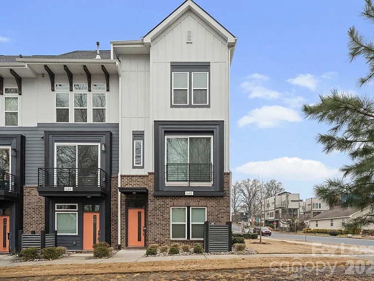 648 W End Dr — Photo 1