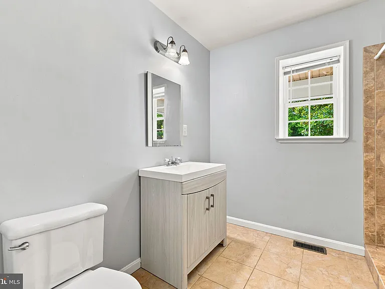 8916 Rugby Rd — Photo 34
