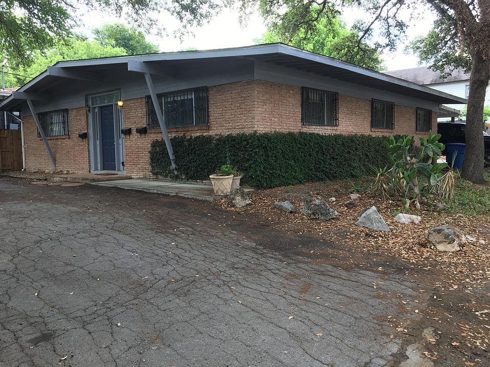 1st image of 150 Melrose Pl