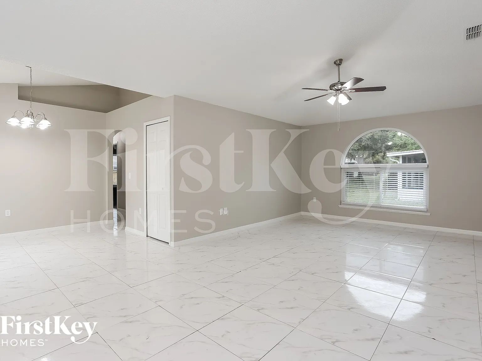 4 bed, 2.0 bath, 2128 sqft, $2,530 — Photo 4