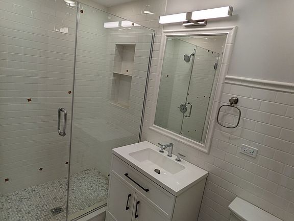 2nd image of 1846 W Belle Plaine Ave #1