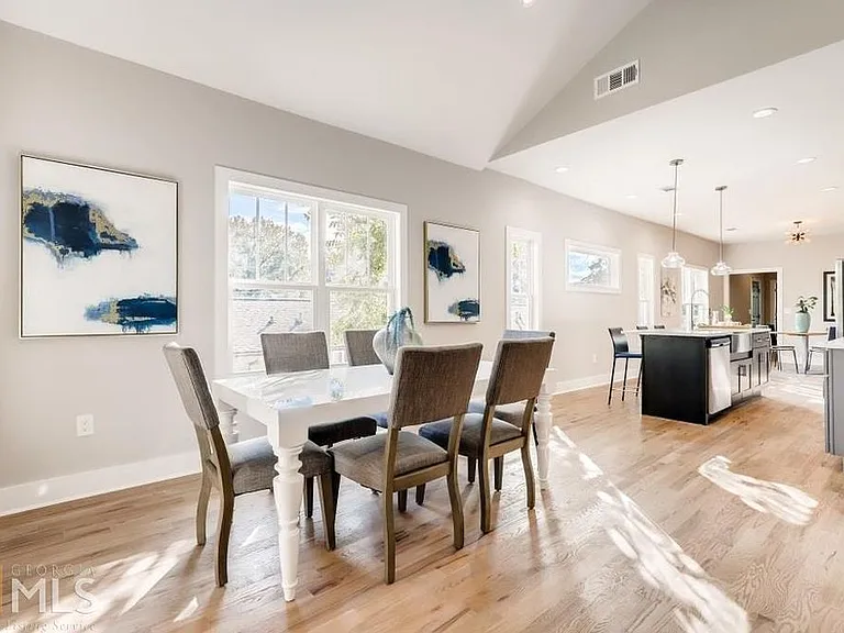 1253 Princess Ave SW — Photo 4