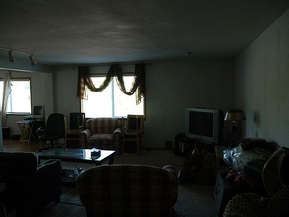 3rd image of 755 17th Ave NW