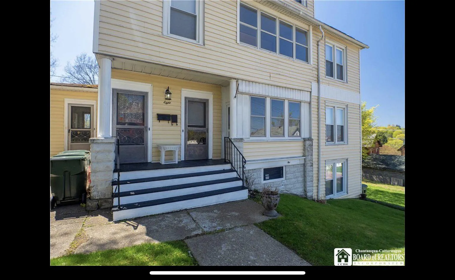 8 Shaw Ave — Photo 2