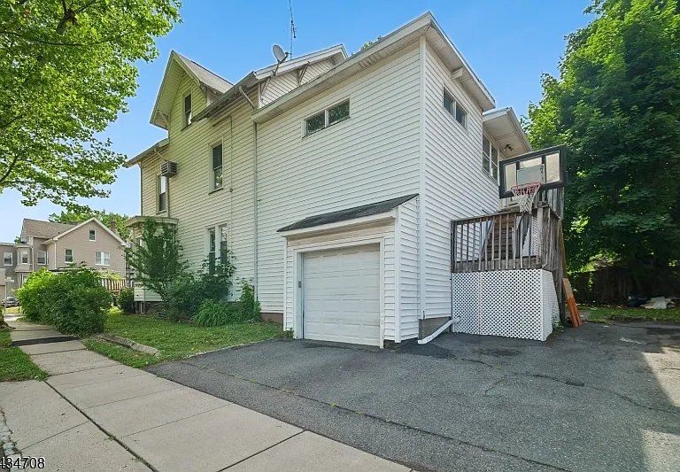 102 2nd St — Photo 33