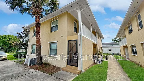 207 7th St S #1 Photo 1