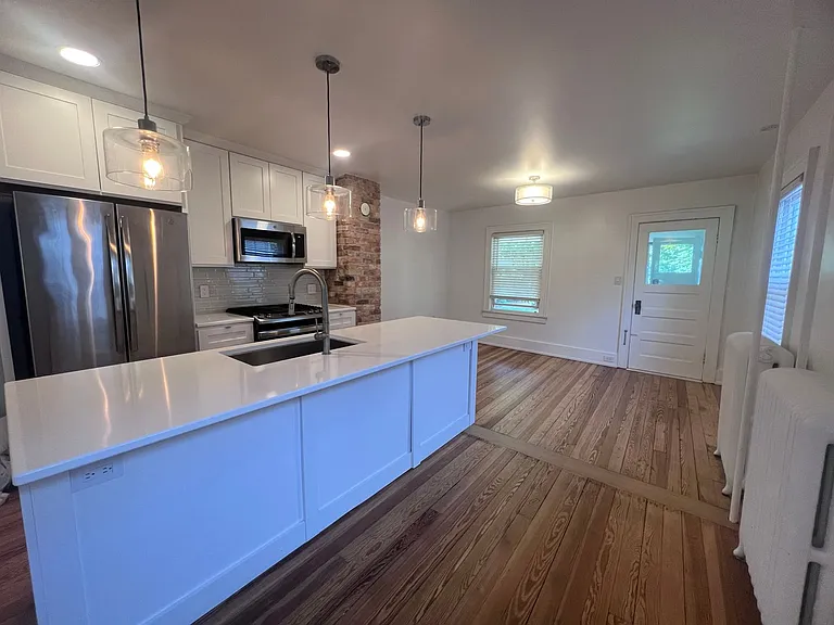 748 Crescent St NE — Photo 5