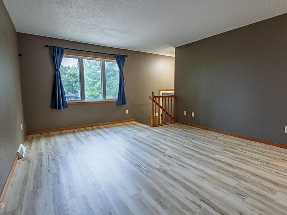 5th image of 211 14th St NE