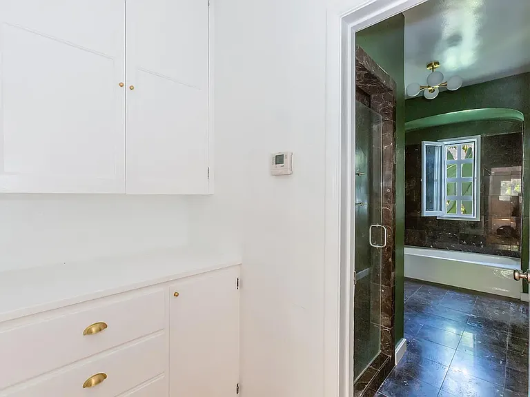 8491 Fountain Ave — Photo 40