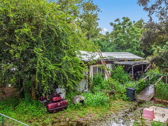 2nd image of 365 Creek Ln