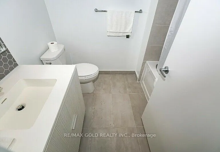 2520 Eglinton Ave W #320 — Photo 7