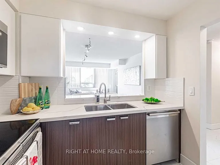555 Wilson Heights Blvd #215 — Photo 8