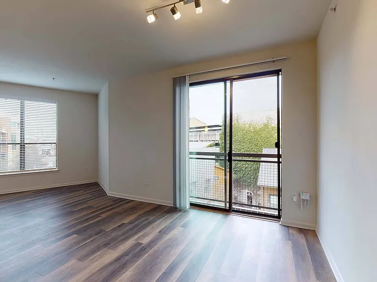 Residences at the Domain — Photo 86