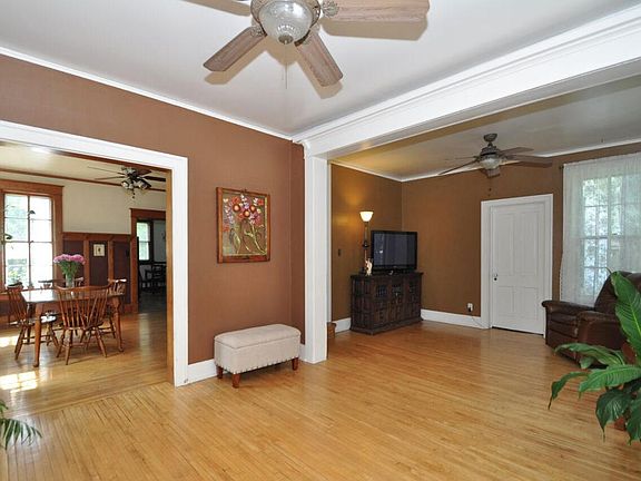 4th image of 2027 Wauwatosa Ave