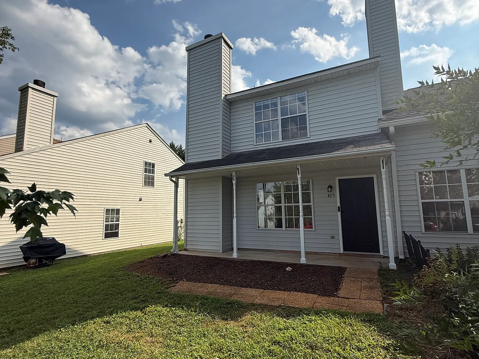 3 bed, 2.5 bath, 1120 sqft, $2,340 — Photo 3