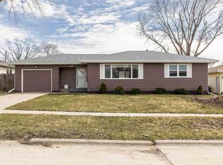 2407 Victoria Dr SW, Cedar Rapids, IA 52404