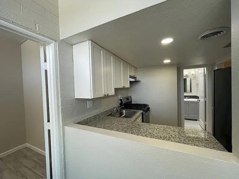 6708 E. Cheery Lynn Rd. — Photo 3