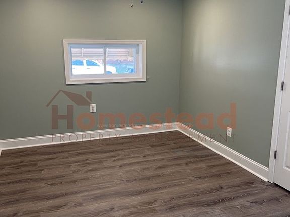 4th image of 1655 Ward St #1F