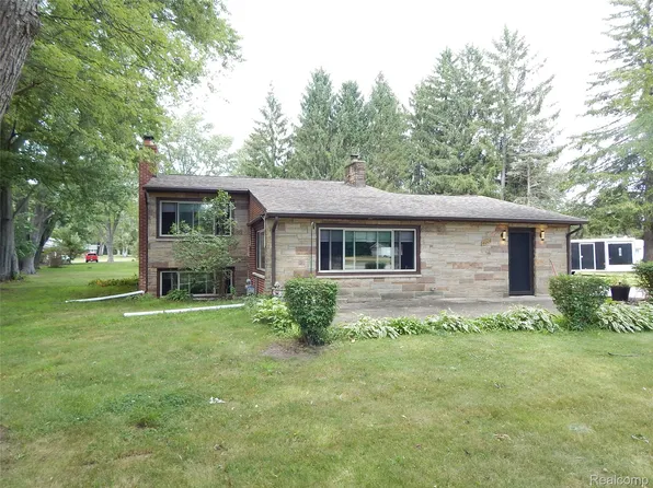 4006 N River Rd, Fort Gratiot, MI 48059