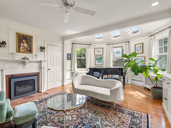 3rd image of 105 Randolph Ave