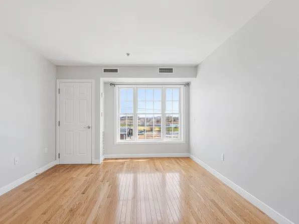 145 Bennington St APT 218, Revere, MA 02151