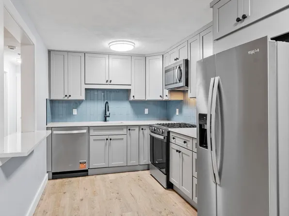 20 Colonial Dr Unit 10, Andover, MA 01810