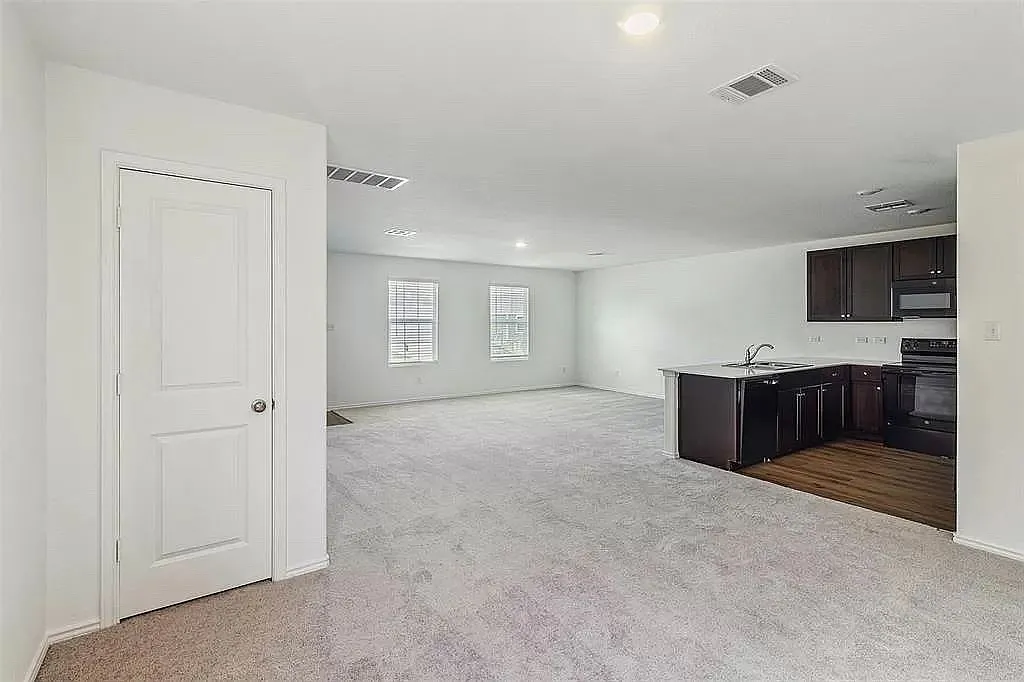 1104 Catfish Ln — Photo 3