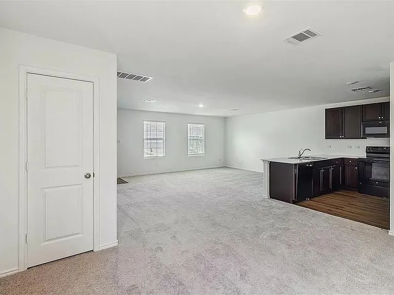 1104 Catfish Ln — Photo 3