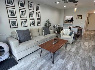 7900 Camino Cir APT 201, Miami, FL 33143