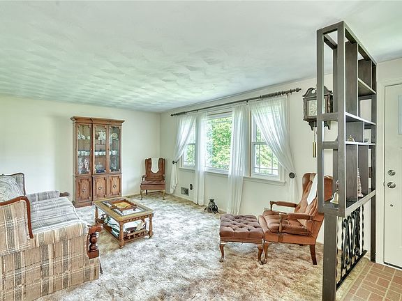4th image of 396 Bills Rd