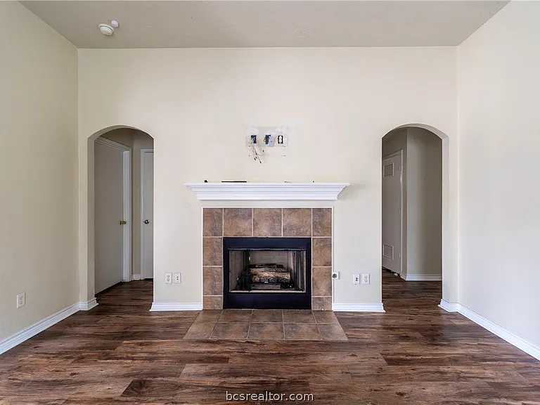 928 Crested Point Dr — Photo 7