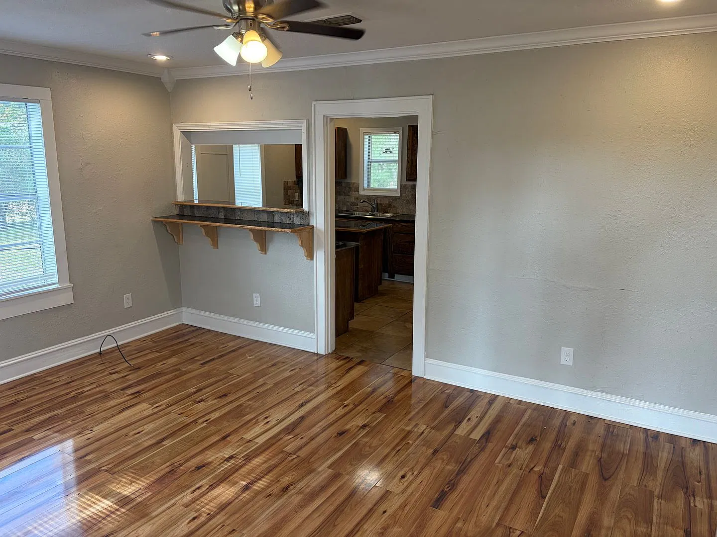 Charming 2 Bedroom House — Photo 3