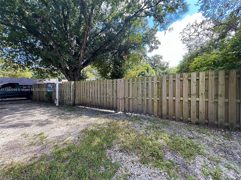 1st image of 1424 SW 33rd Ct