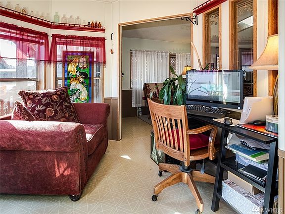 5th image of 2439 Nightingale Ln